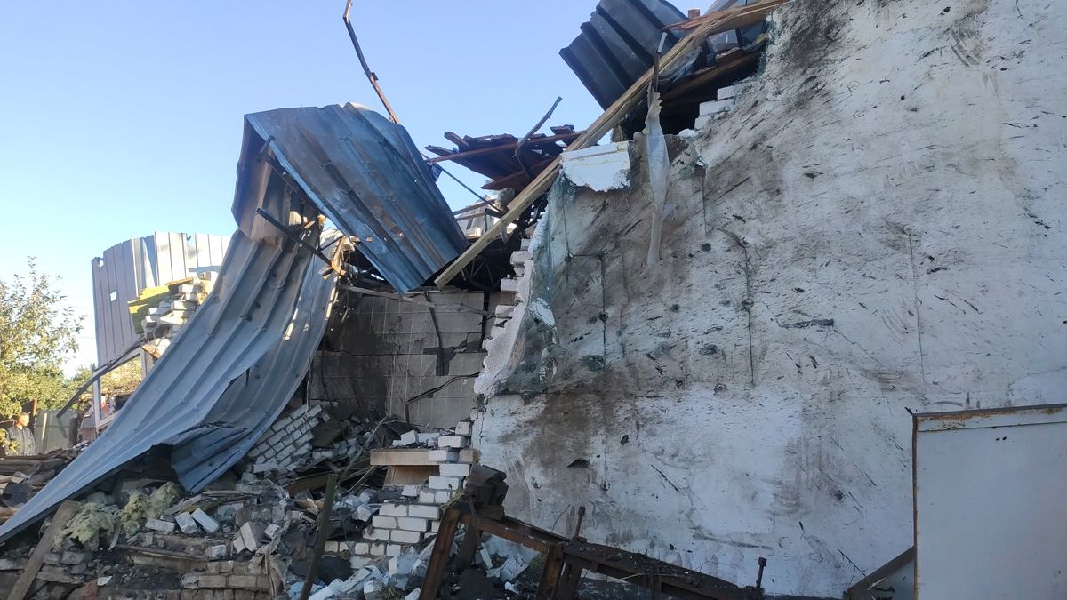 Встиг винести тільки нагороди сина: у Харкові російська ракета знищила будинок батька героя Небесної Сотні